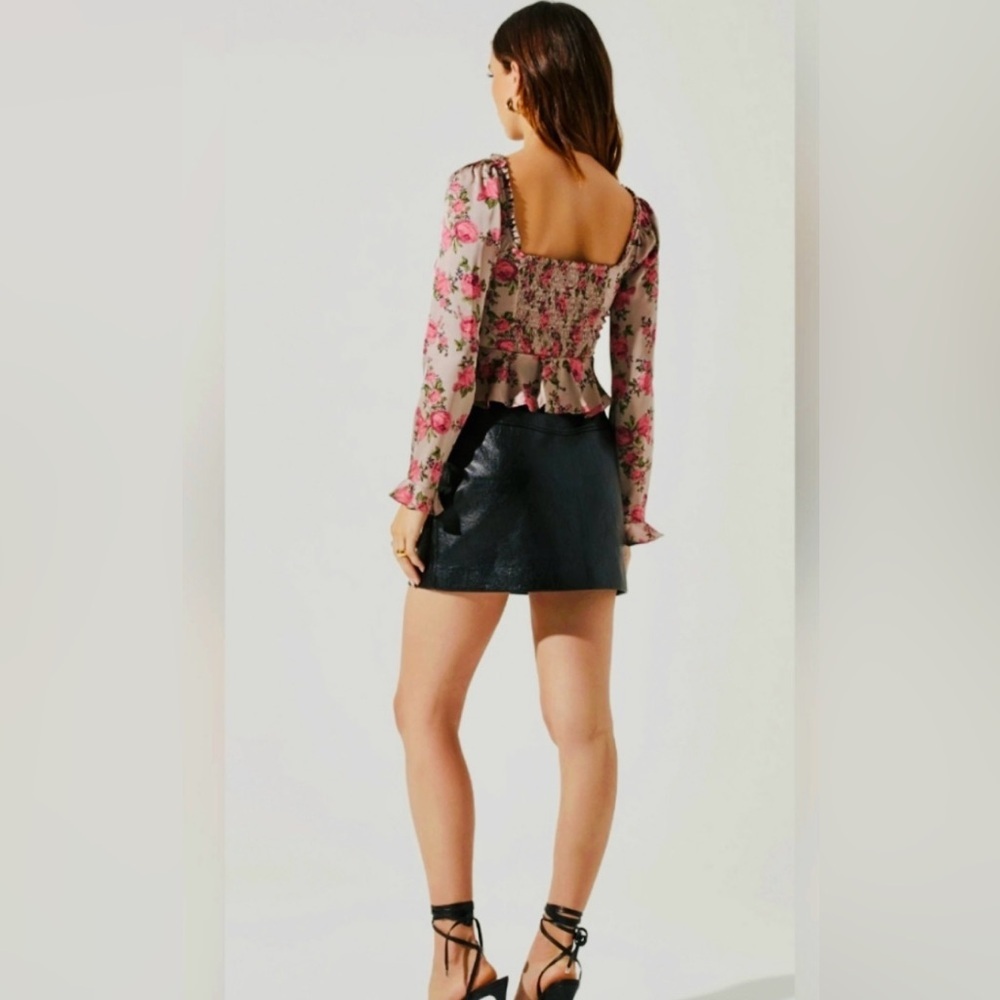 New! ASTR LONG SLEEVE SWEETHEART CINCH BUST FLORAL TOP, Size Medium - Picture 3 of 8